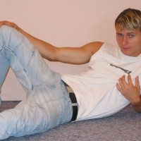 Blond stud naked - Picture 3