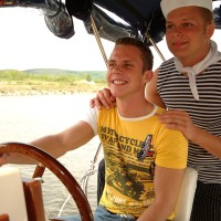 Adam Lee has sex on a boat - Picture 1