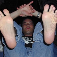 Keith shows off his feet - Picture 13