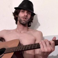 Apollo plays guitar naked - Picture 7