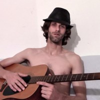 Apollo plays guitar naked - Picture 19